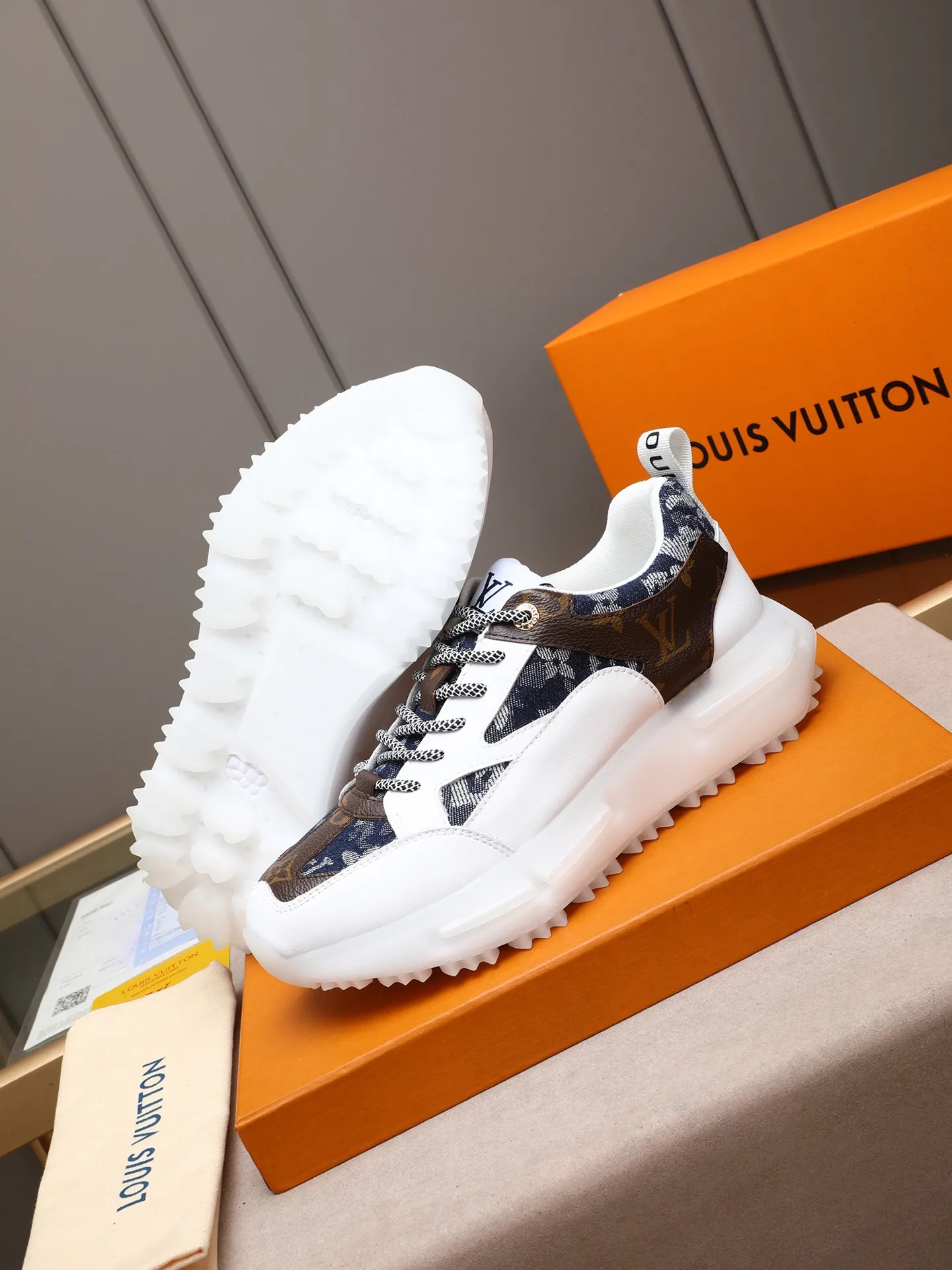 Men's shoes 💰460 [LV] Made of imported L special fabric spliced ​​with cowhide and comfortable mesh lining. Privately molded foam TPU outsole, super light and comfortable on the feet! Perfect last shape, generous and fashionable design, 4 colors available! Code number: 38–44 (45 customized
